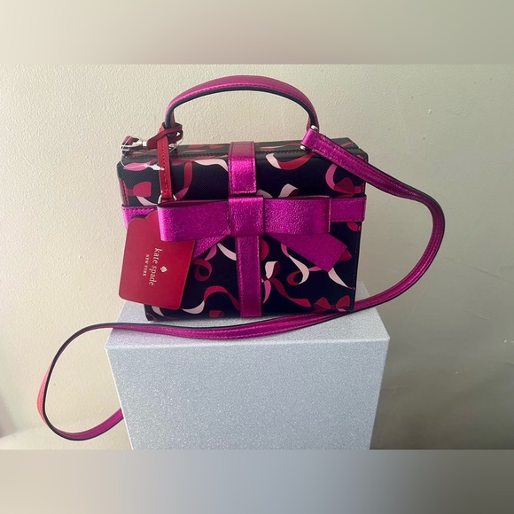 kate spade Handbags - Kate Spade Gift Box Crossbody